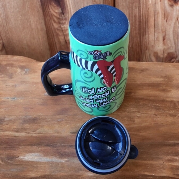 Wizard of Oz Ceramic Travel Mug "Don’t Make Me Drop A House On You" - Picture 6 of 8